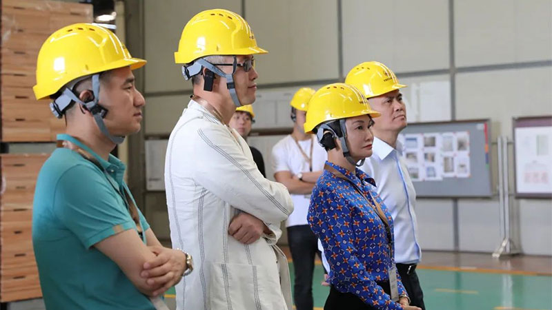 紅星美凱龍創(chuàng)新設(shè)計(jì)聯(lián)盟地板分會(huì)南潯行于天格地板圓滿(mǎn)收官