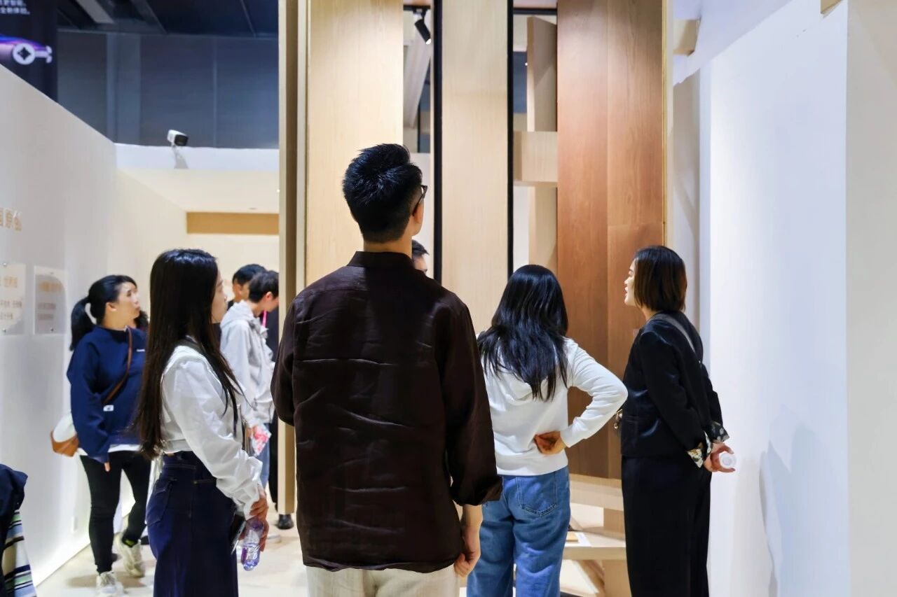 設計大咖說丨為什么“超大規格地板”正在成為高端住宅的標配？